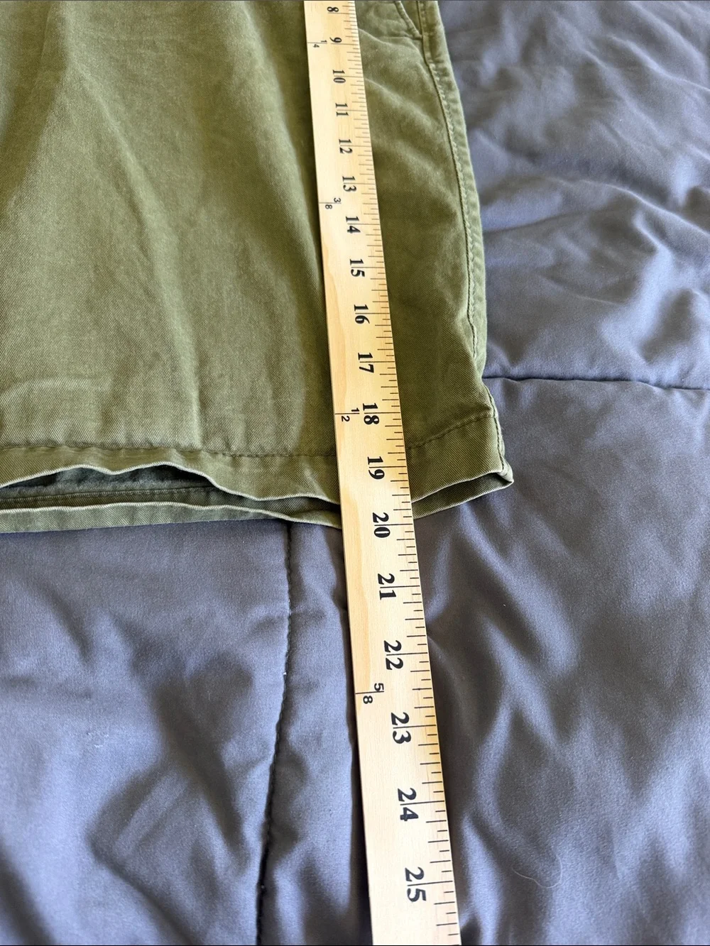 Banana Republic Aidan short men’s size 36  Olive Green Casual Chino Shorts